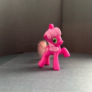 2012 MY LITTLE PONY MCDONALDS HAPPY MEAL TOY CHEERILEE
